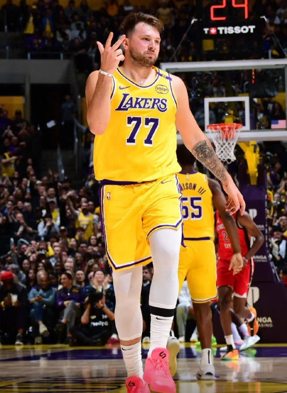 不担心卢卡的三分命中率，根据人品守恒定律，他会投回生涯均值的！其实他生涯均值也