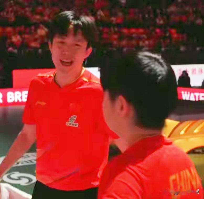 孙颖莎和王楚钦闹矛盾了吗？昨天比赛时，我就发现不对劲了，莎莎进入状态慢了