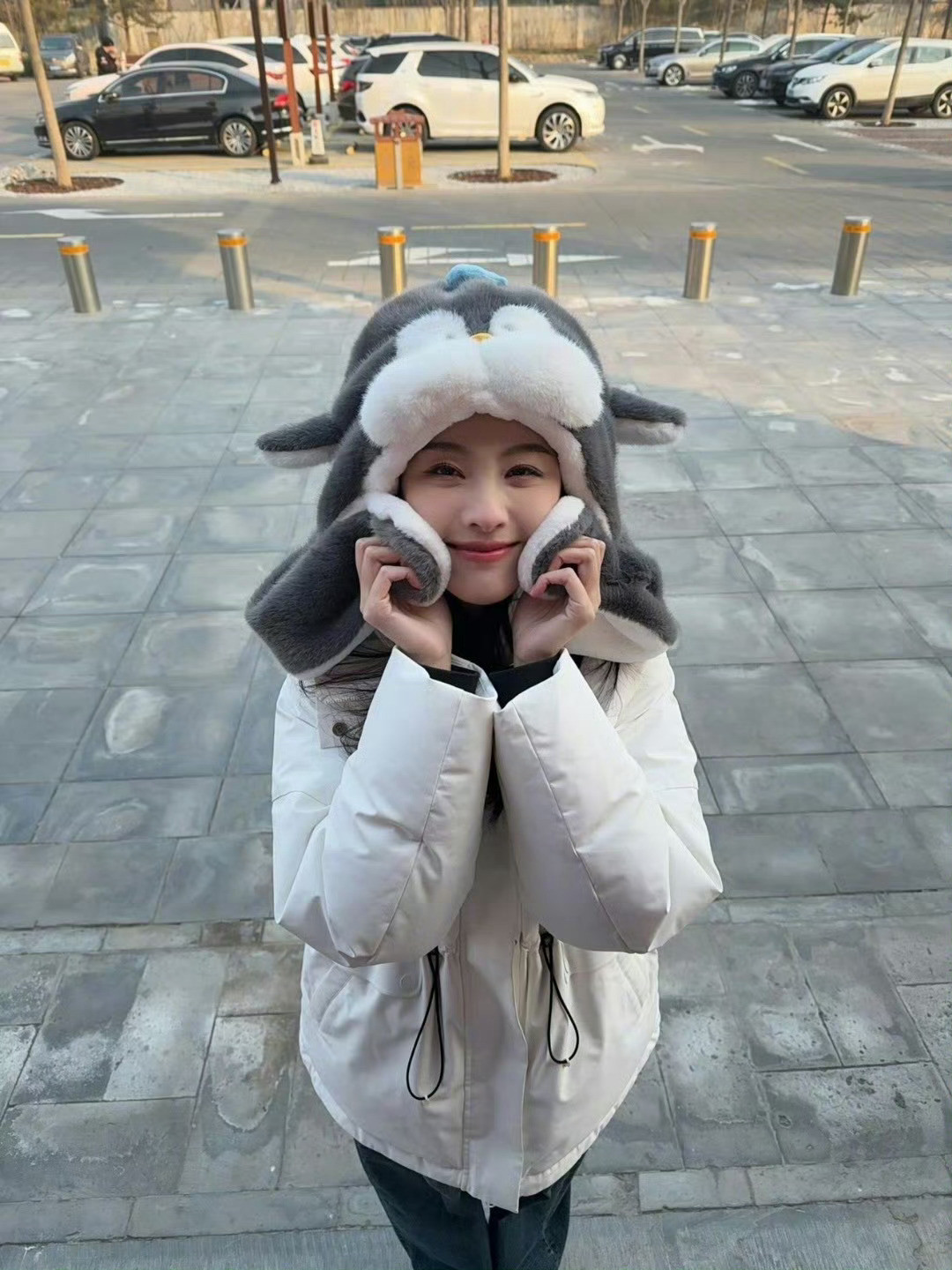 陈都灵少女骑士沉溺于满分女的温柔中尊重工作人员、帮女主持人整理裙摆、颁奖礼的发言