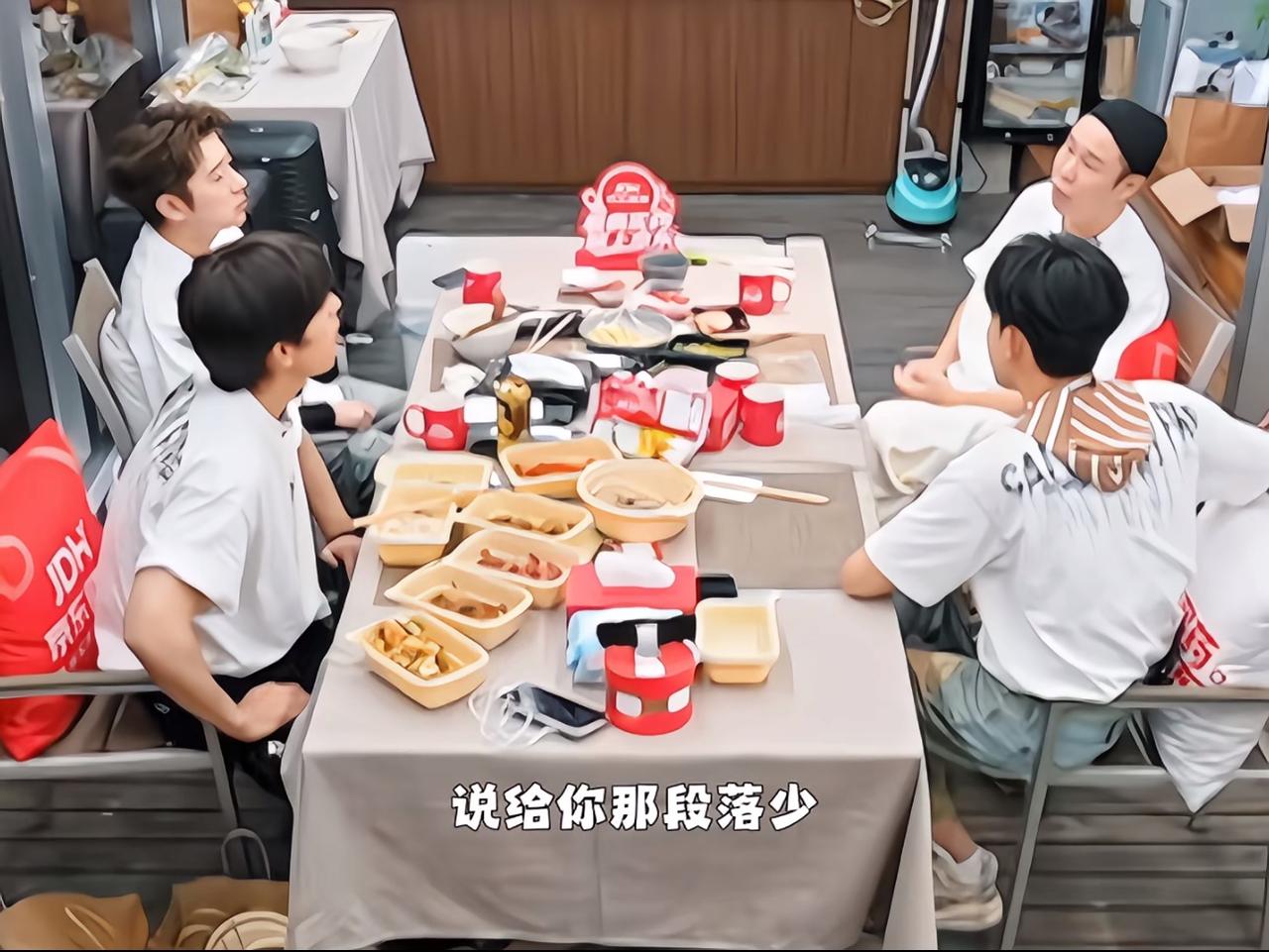 曾辉不嫌分的词少。披哥这顿深夜夜谈，彻底暴露了小沈阳团队的氛围有多好！面对残酷
