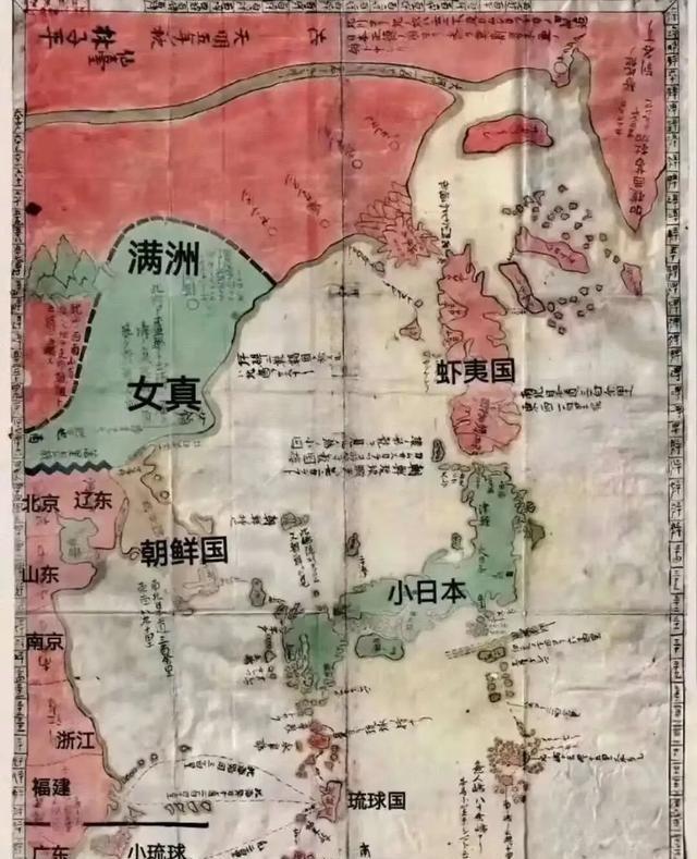 在清朝乾隆年间，日本绘制了一张东亚地图，其中标注了“虾夷国”（即今天的北海道），