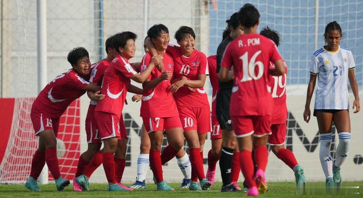 U17女足太猛了！6-0狂扫菲律宾，28日正式进驻赛区冲亚洲杯！家人们谁懂啊！中