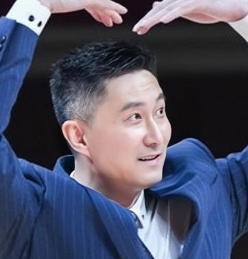 广东男篮主教练杜锋谈新赛季的潜力赛，他表示：“让年轻人有一个10分钟的比赛，我觉