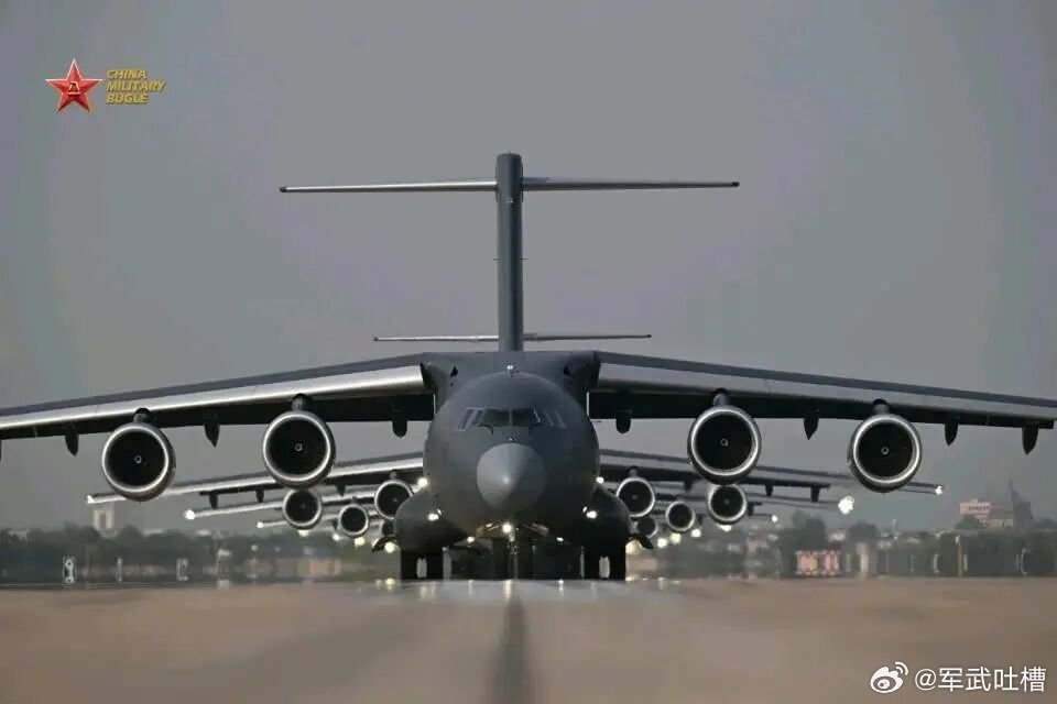 10架运20B玩大象漫步什么战略空军，这不就是战略空军？