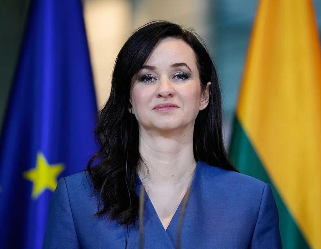 是真扛不住了！欧洲小国承认：当年面对中国，我们行事过于仓促了。人口不到30