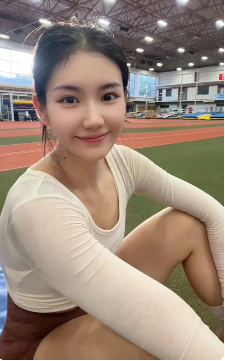 女子100米栏名将夏思凝最新训练照！这颜值，这身材，不只是100米栏，放在任何
