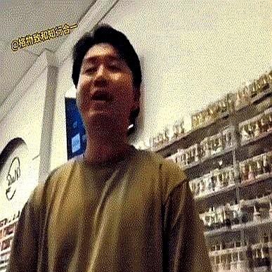 那个华人店主的一句话，直接把我给听傻了。人家都指着鼻子让他滚回中国了，他