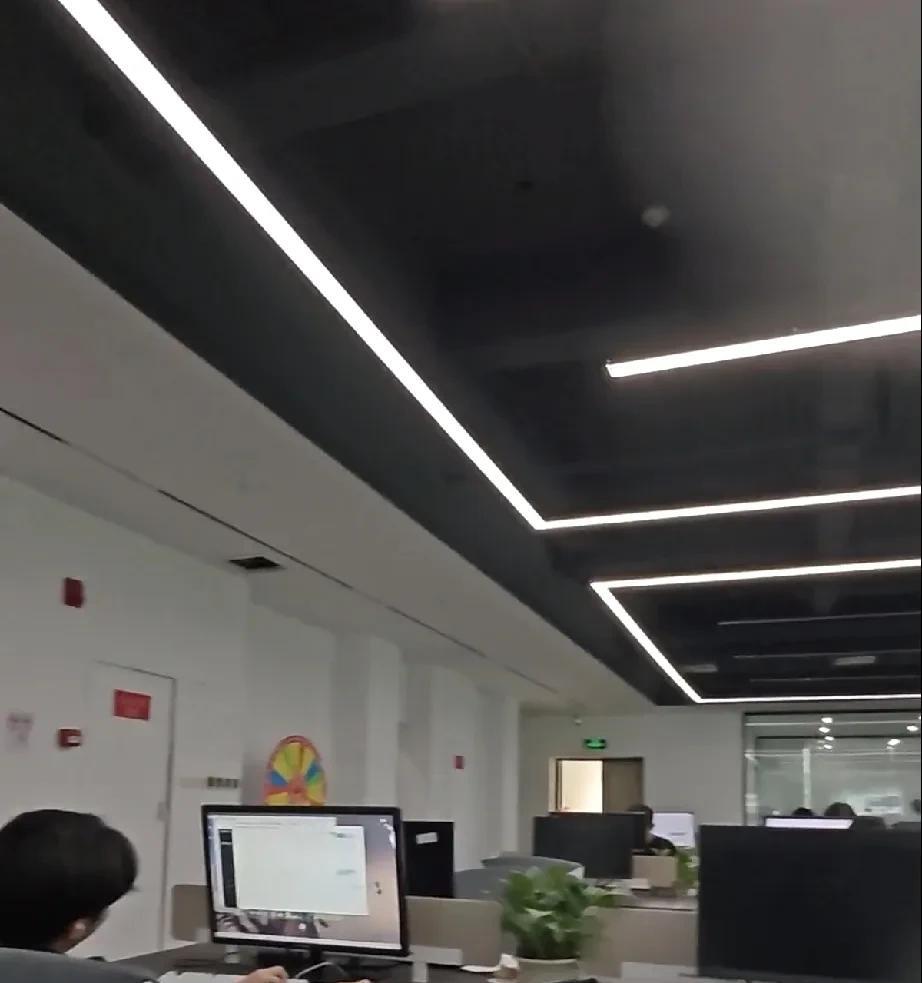 还真是啥人都有[捂脸哭]公司拟录用的候选人，入职体检查出来有乙肝病毒，公司遂做出撤