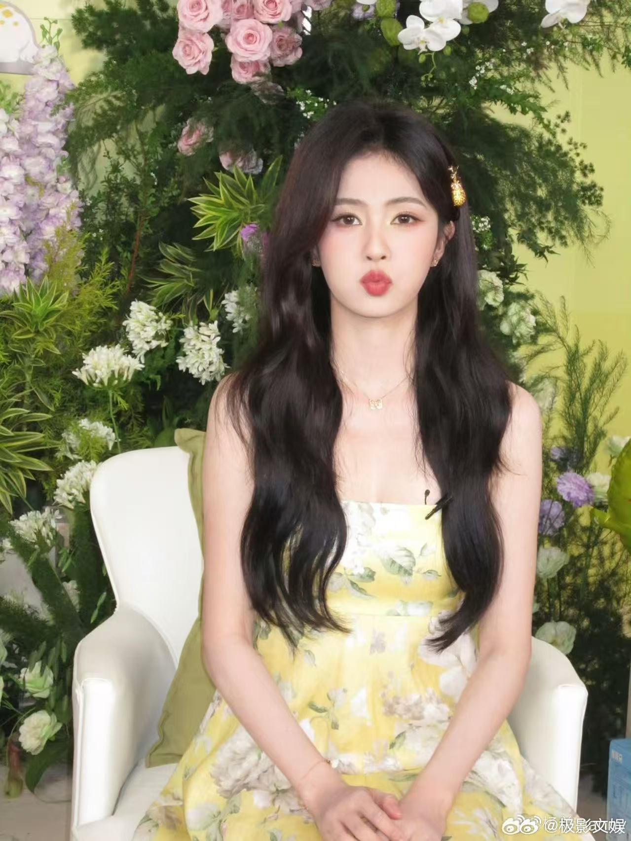 杨单给白鹿化的菠萝慕斯妆杨单晒白鹿菠萝慕斯妆杨单给白鹿化的菠萝慕斯妆，好米好米，