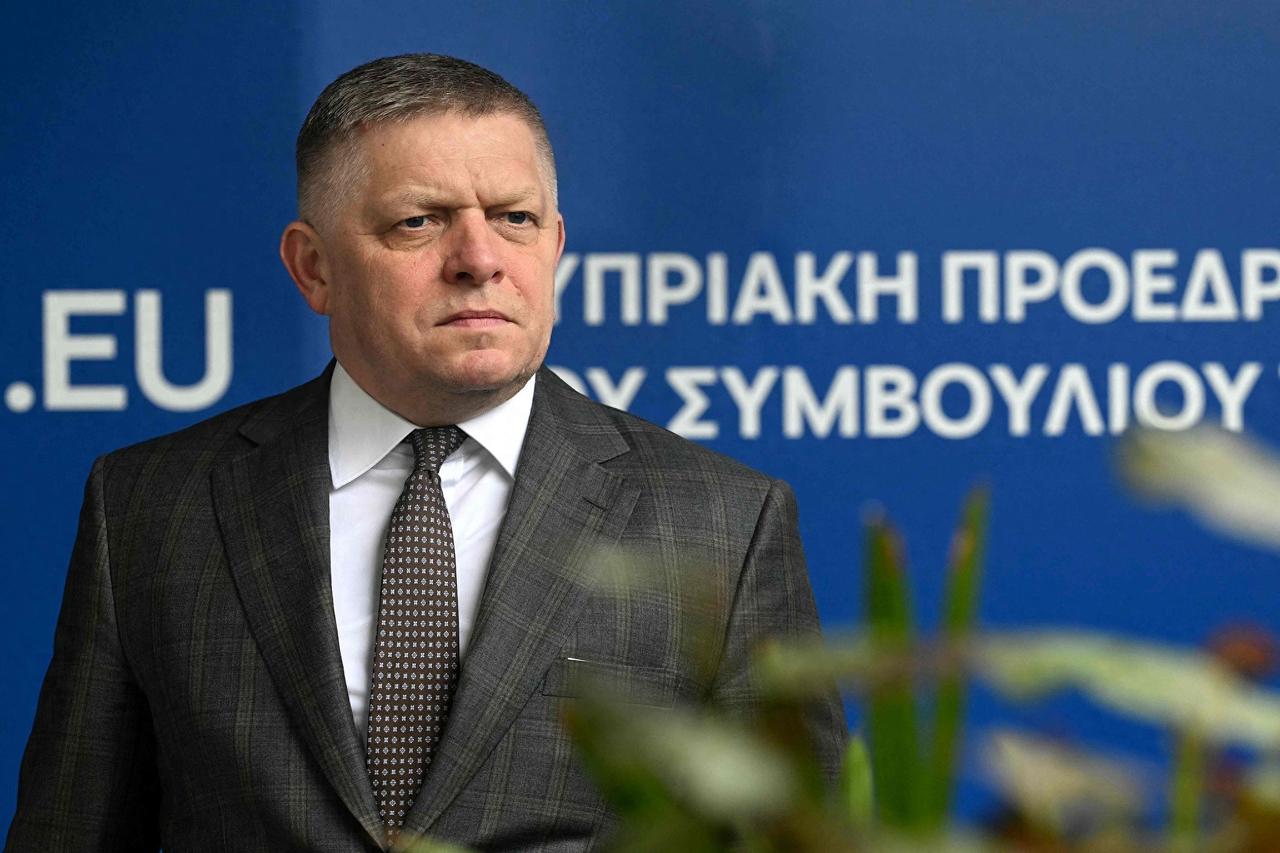 欧盟乱套了！斯洛伐克、匈牙利、捷克三国直接抱团硬刚，当众撕毁“紧跟美国”的伪