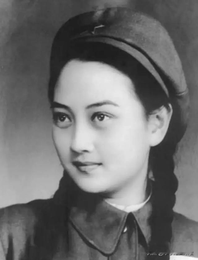 1966年，八一厂已经很乱了，当时厂里私底下流传着一句话：“男的，不如女的，老的