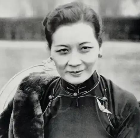 1942年，宋美龄让戴笠秘密除掉王世和。戴笠听到名字，后背瞬间冒冷汗，马上向蒋介