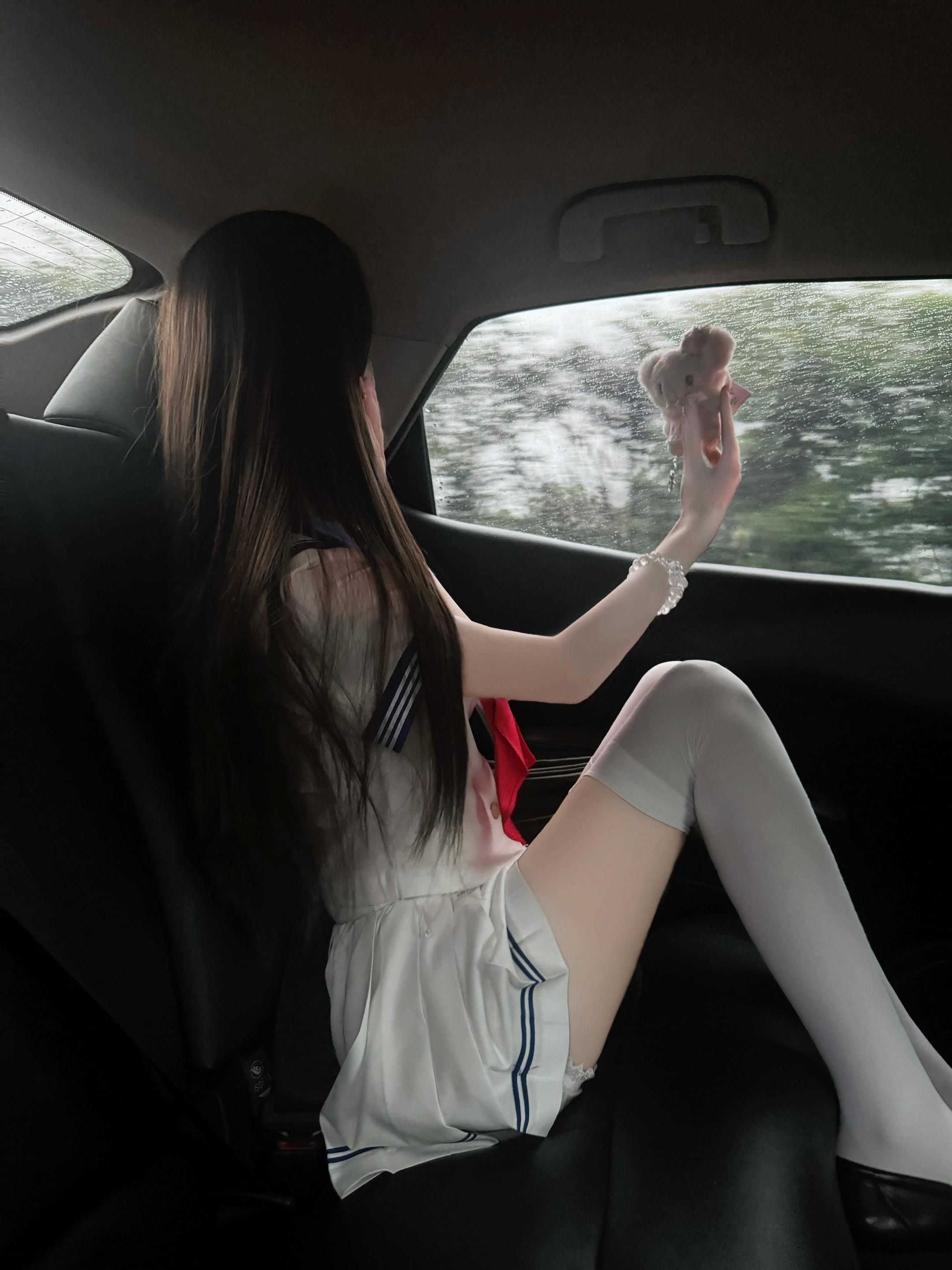 你对谁都一样 跟我讲什么特别。