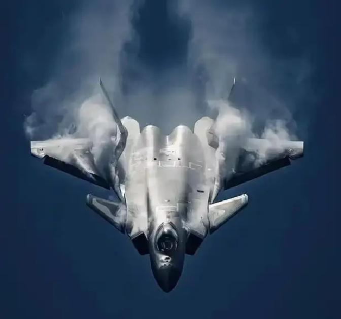 歼‑20这套鸭式气动布局，为何十多年几乎没人敢照搬？它不是简单“机身+鸭翼