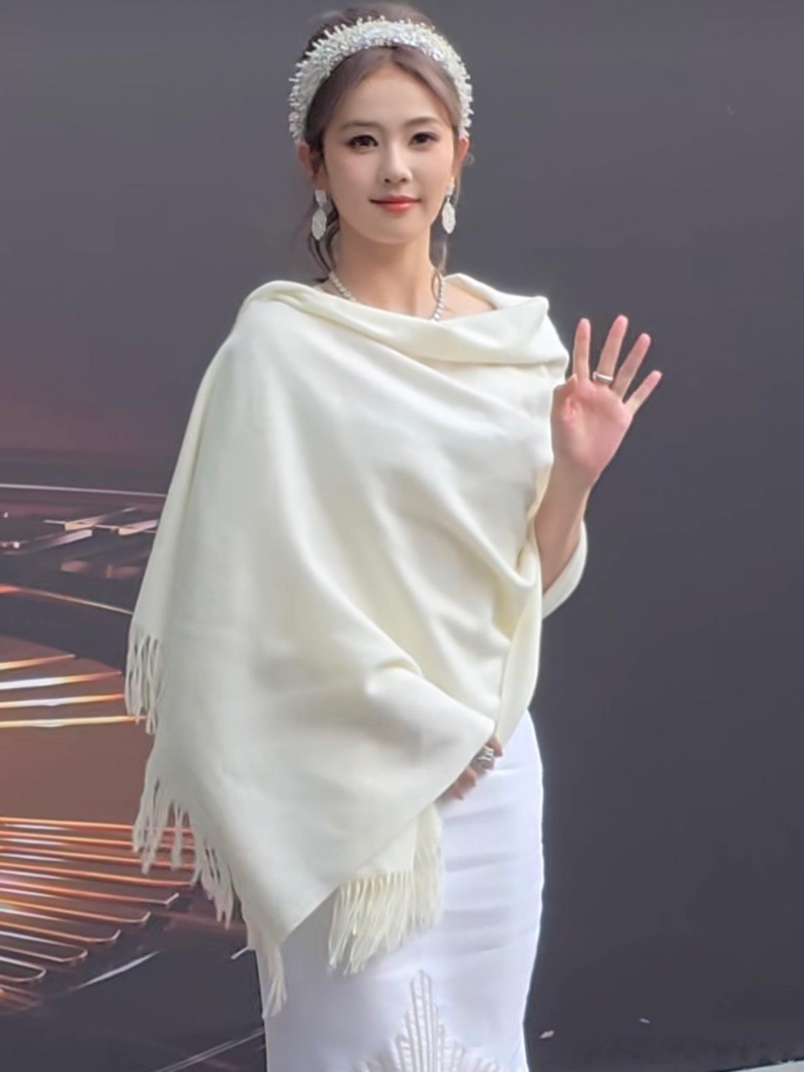 微博视界大会直播这发色！！好适合无敌适合白鹿啊！看得出她是公主～​​​