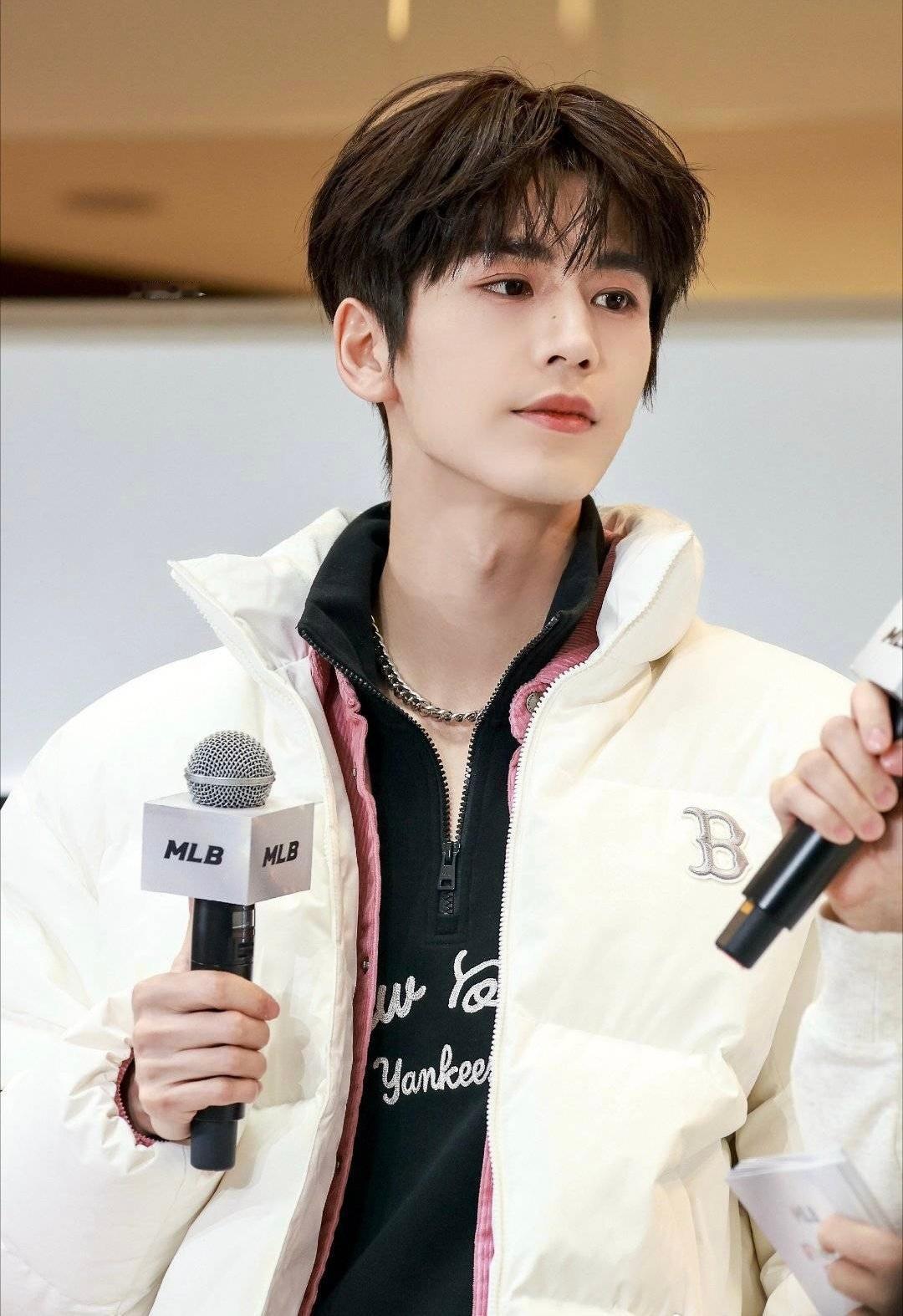 张凌赫敖瑞鹏王安宇今天的活动返图看三位帅哥的颜值状态