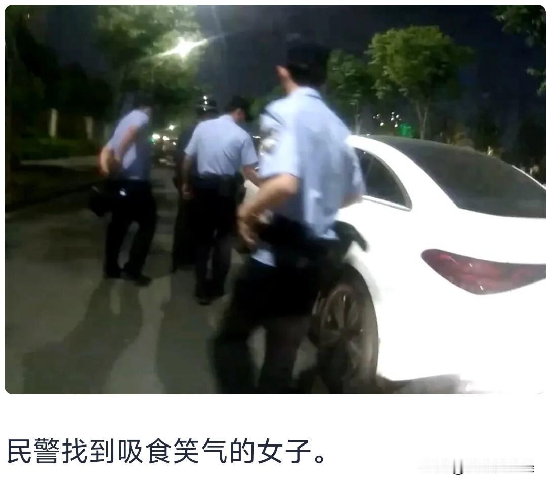 浙江宁波慈溪这事儿太离谱！一女子深夜开车回家，车电量耗尽停路边，路人发现她眼神迷