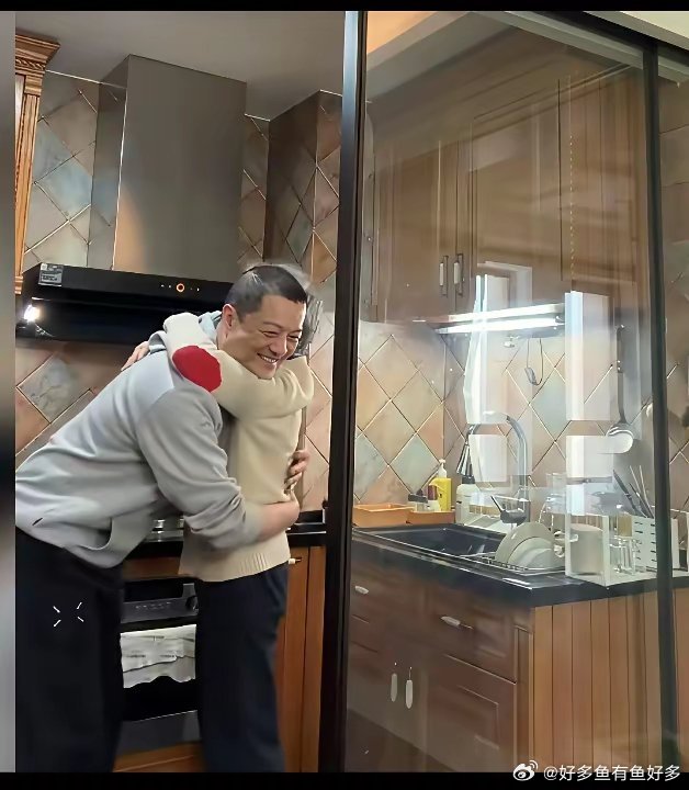 正月十五元宵节，李亚鹏说了一句几乎戳痛了我们心窝子的一句话。几天不见，李亚鹏出来