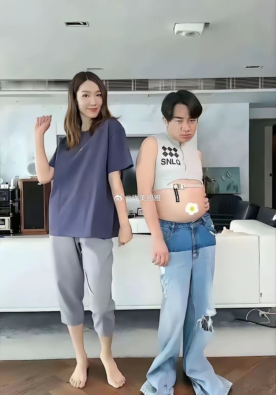 这个女的是不是看上他什么了如果男方有足够的票子即使貌如猪八戒，在婚姻市场上也十分