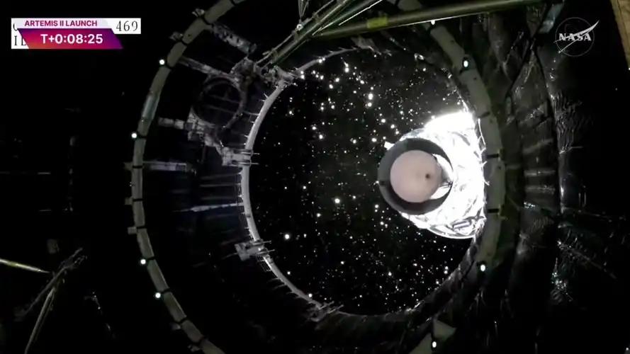 ArtemisII载人绕月任务正在进行NASA"ArtemisII"载人