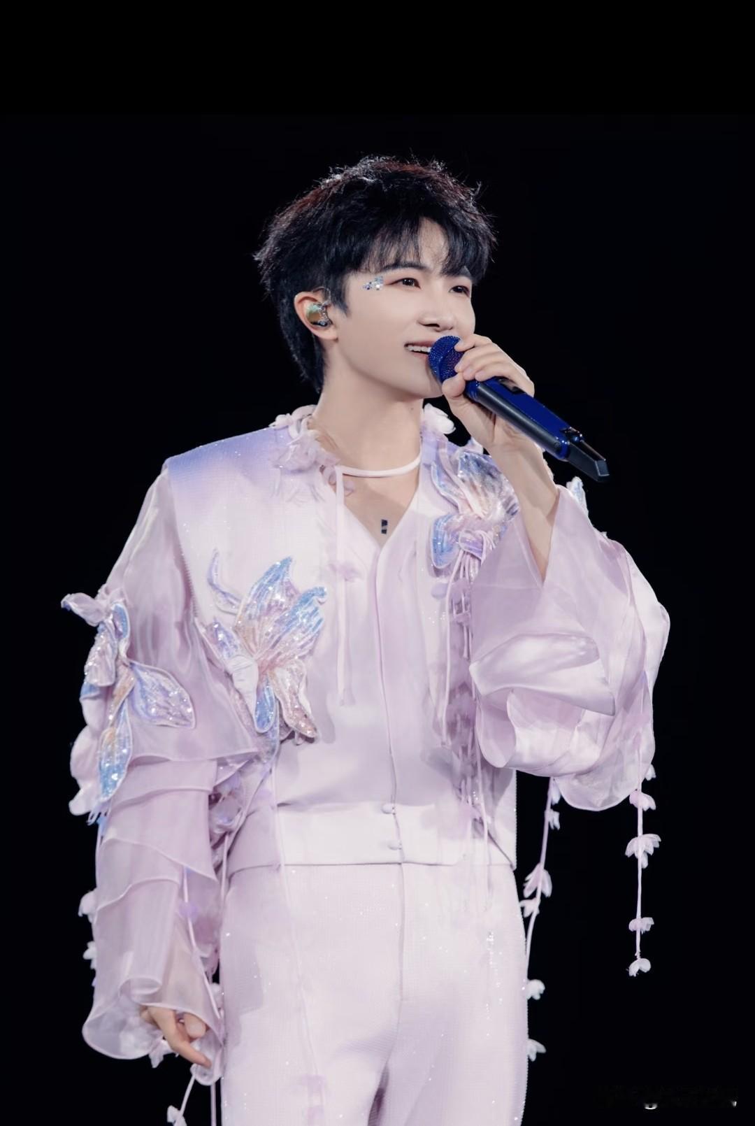 我怀疑过是票放少了，也怀疑过是系统卡bug了，但唯独没想到，周深香港演唱会三