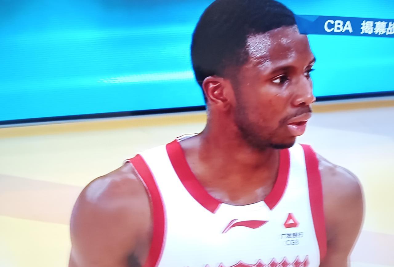今晚的CBA新赛季开幕战看完上半场，感觉这赛季，没有广东男篮和北京北汽男篮的啥事