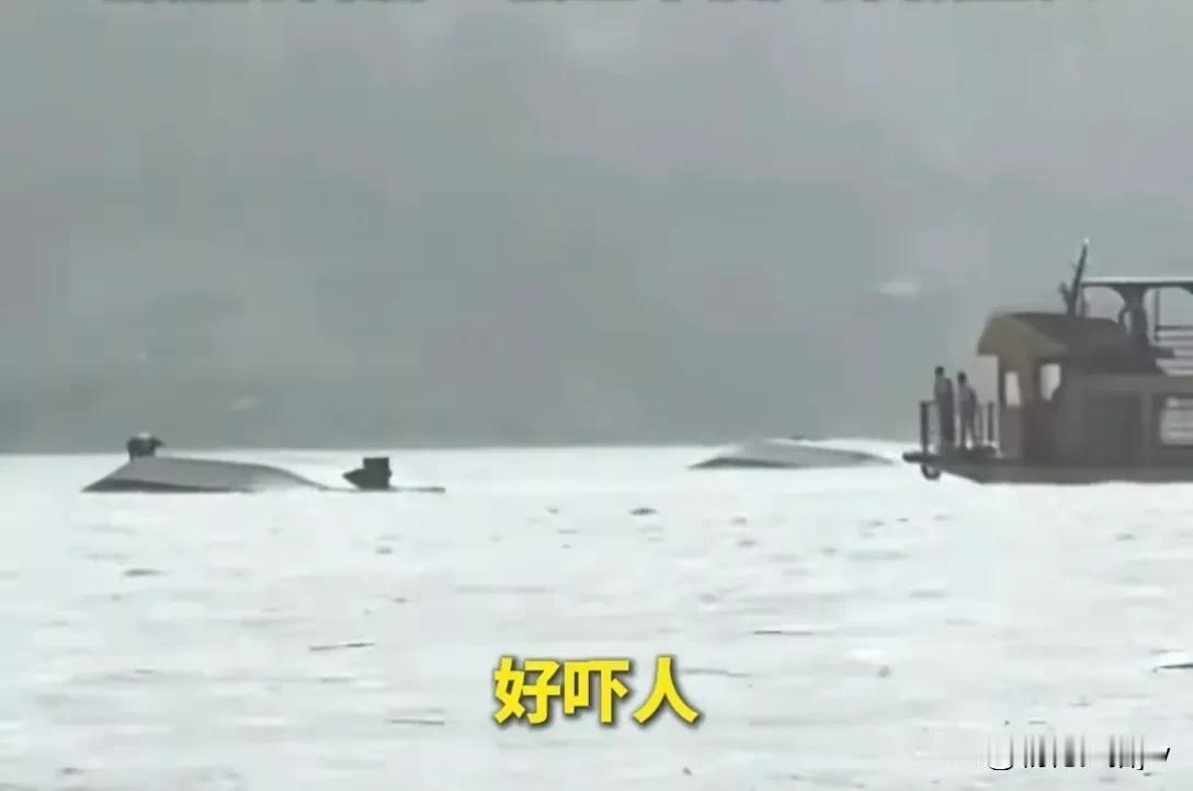 真相来了！贵州游船侧翻事故调查：1.平底游船，抵御不了侧风。2.