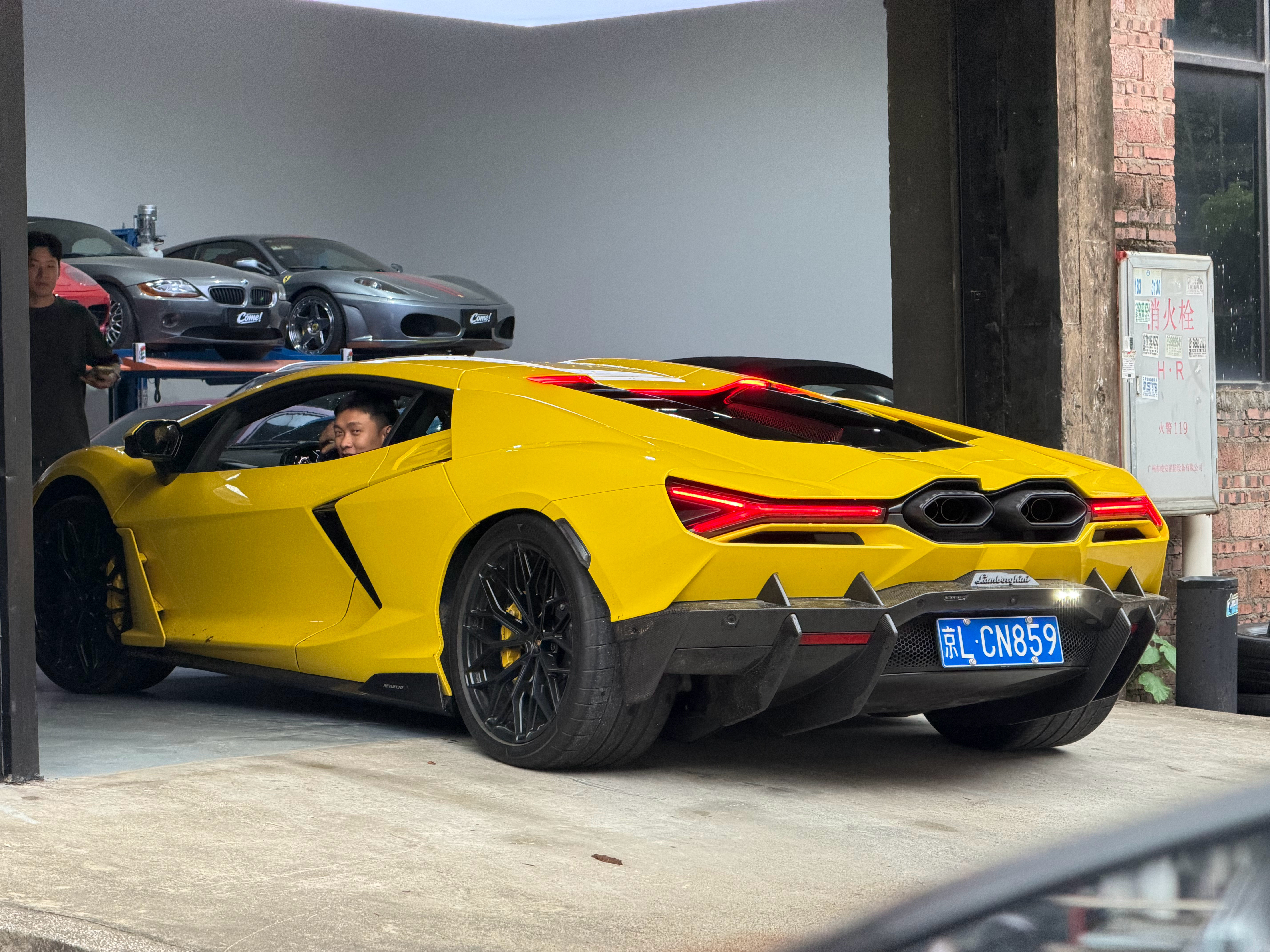 天塌了！回公司看到老板开大牛呢bur不想老板吃苦，也能看老板开路虎，但真看不了