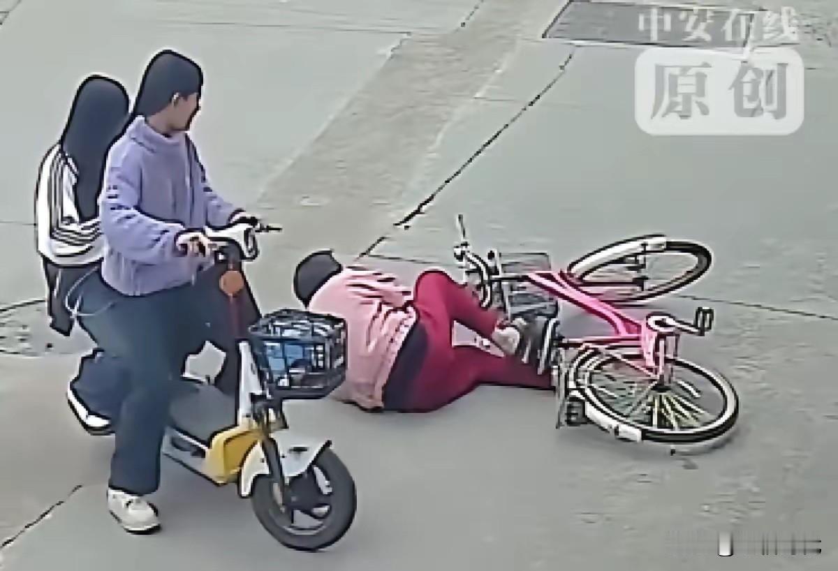 又现“彭宇”案？两学生扶人反被索赔22万被交警认定次责。这其实这不是扶不扶的问题