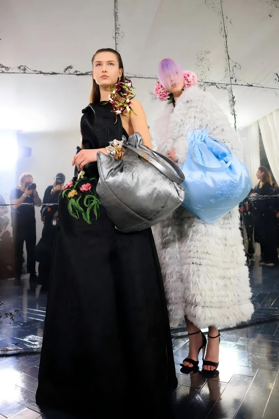 Dior迪奥2026春夏高定系列里面的这个包啊，解决了现代人出门没有包袱皮的痛点