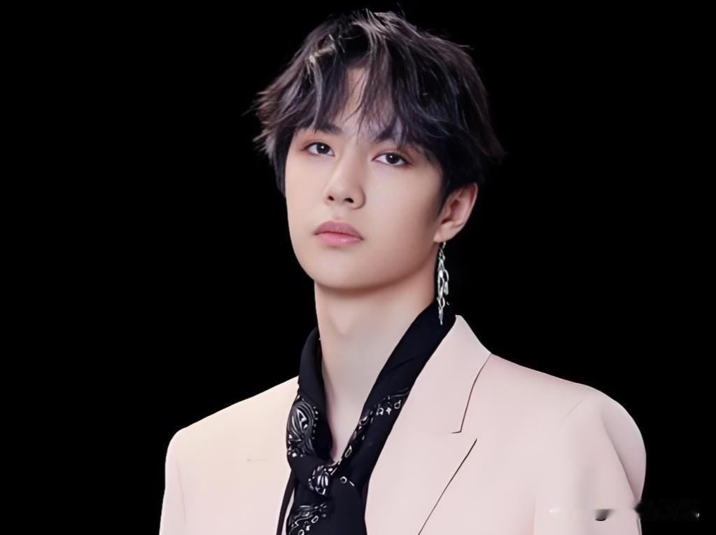 关于“王一博是不是流量明星”，这个问题本身就挺有意思。说他是流量，确实对。他