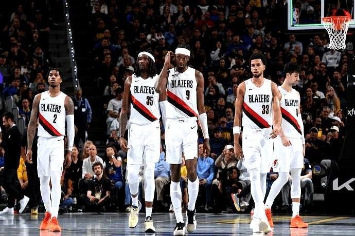 杨翰森终于等来了属于自己的机会。开拓者伤病名单更新，克林根脚踝扭伤、罗威负荷