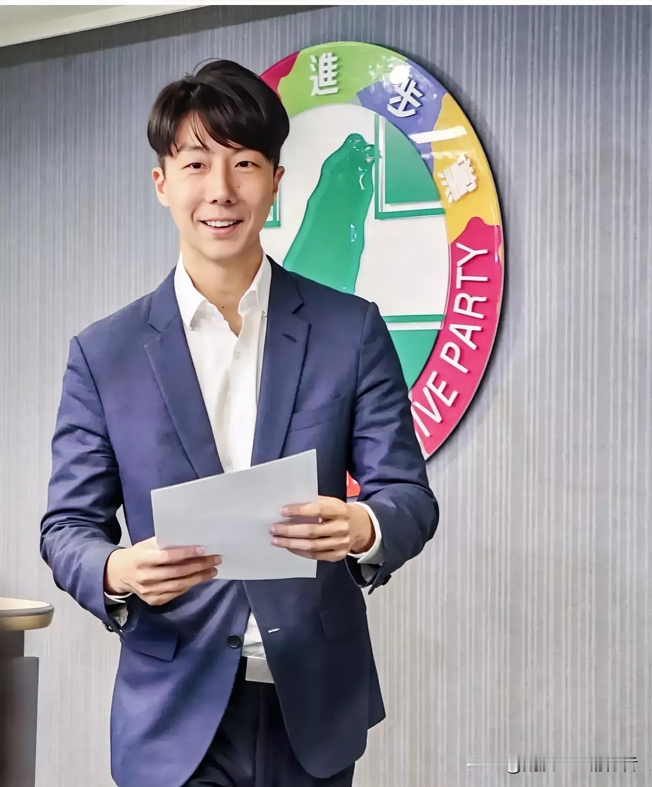 民进党发言人吴峥慌了！敢信吗？一个民进党发言人竟在电视节目上公然宣称自己就