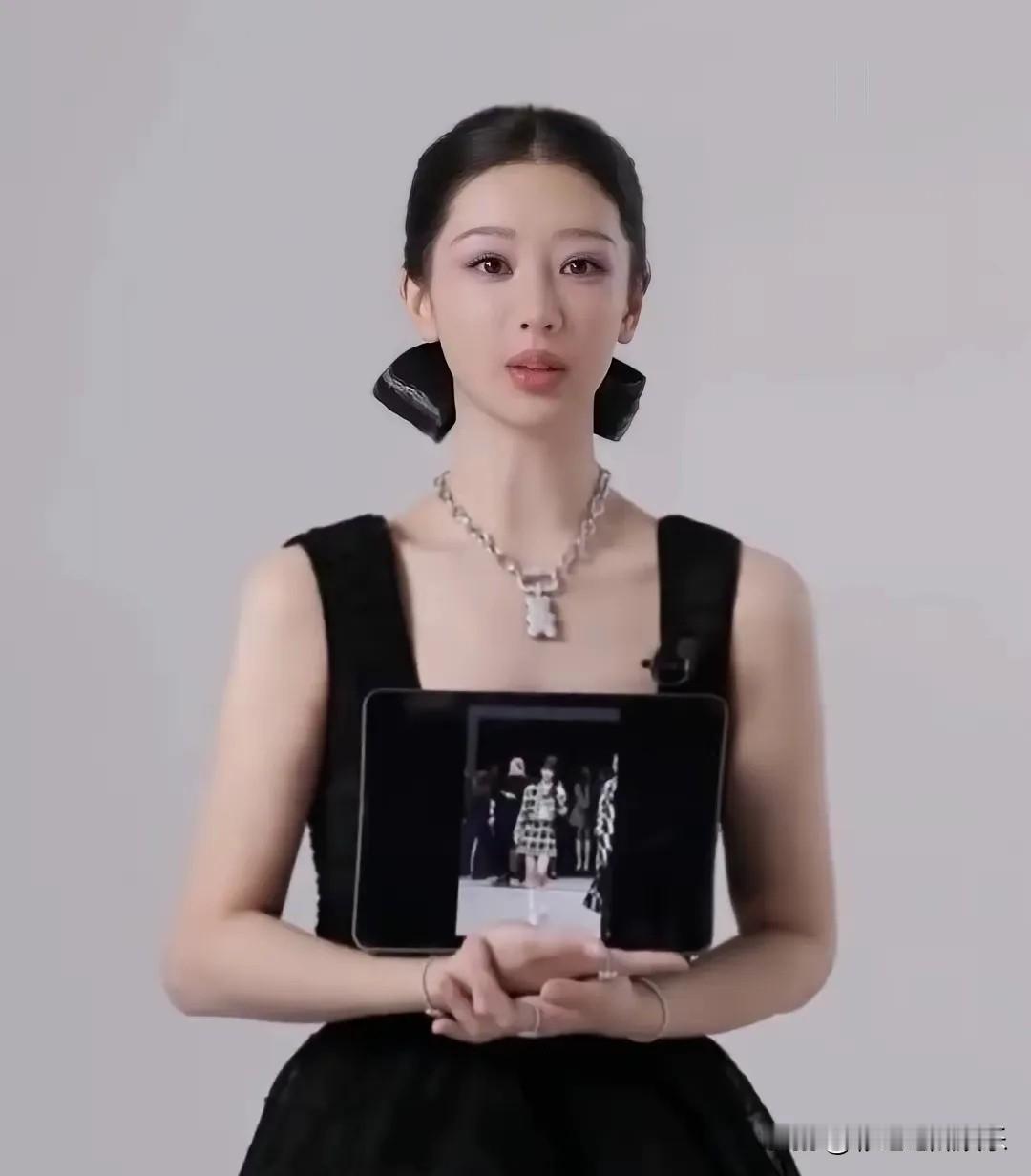 额头才是决定颜值上限的，杨紫没有刘海后长这样差点认不出，美则美却没有辨识度，有了