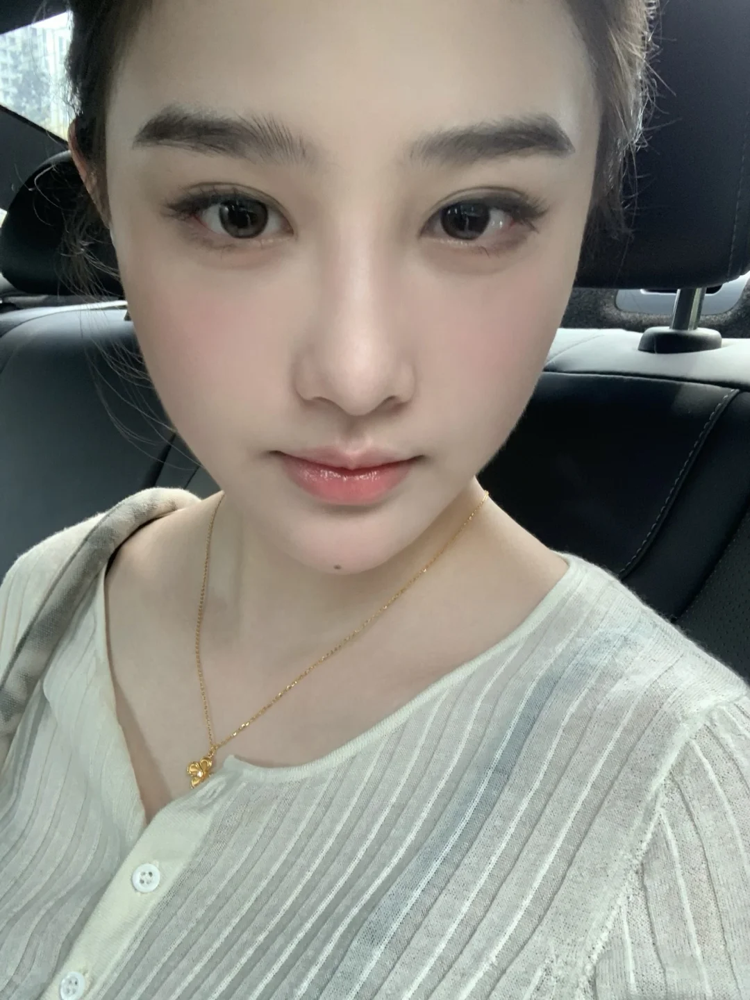 最喜欢在车上拍照之人🌸