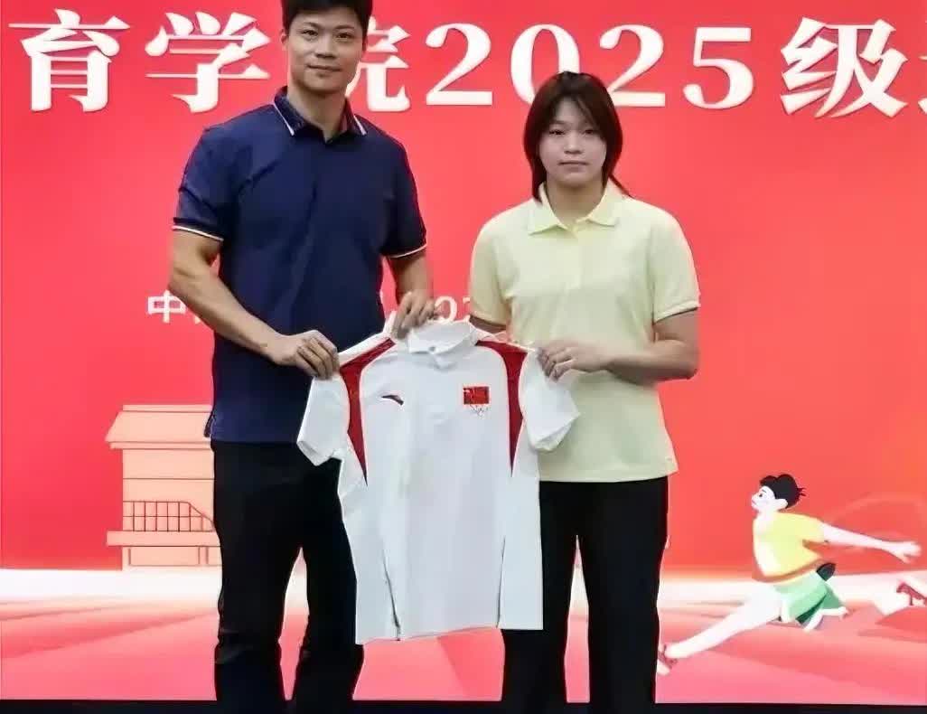 36岁的苏炳添怎么也想不到明明自己当上了院长只是和全红婵合了一次影，居然