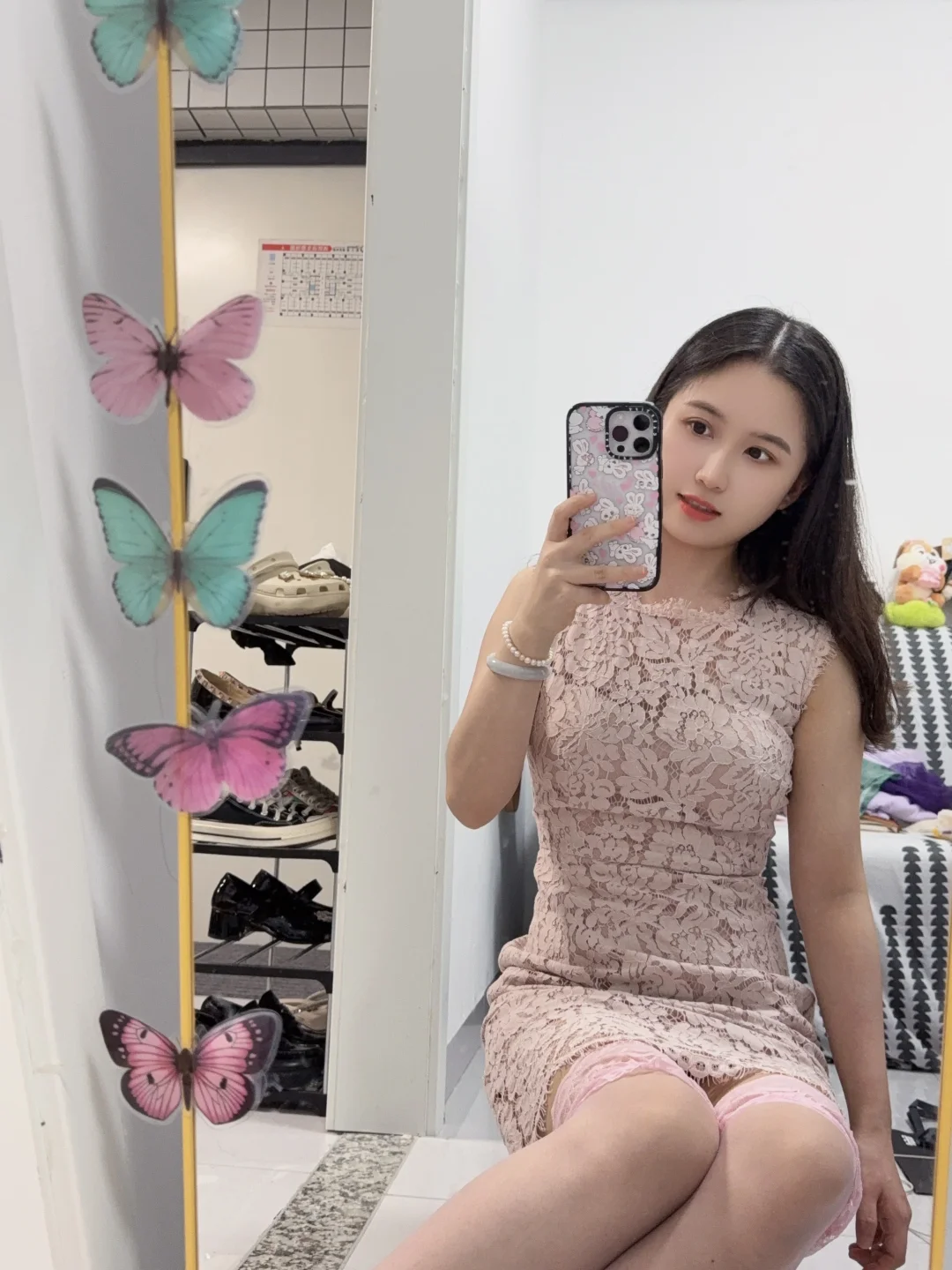 出！粉色蕾丝连衣裙