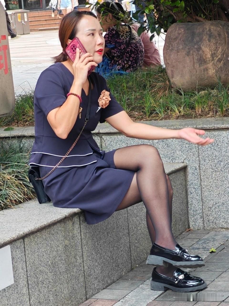 街拍，煲电话粥