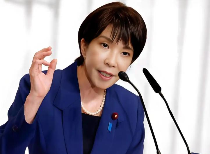 日本前首相跟高市提过一嘴：当年中国放弃千亿赔款，同时给日本立了个死规定。那笔赔款