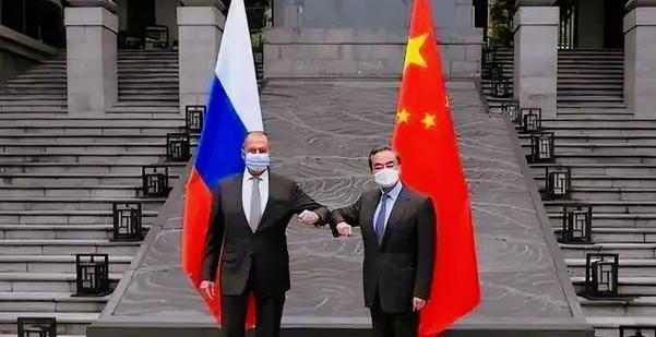 从来没有俄粉，所谓的俄粉都是爱国的中国人！那些乌粉都在极力的挑拨中俄之间的友谊