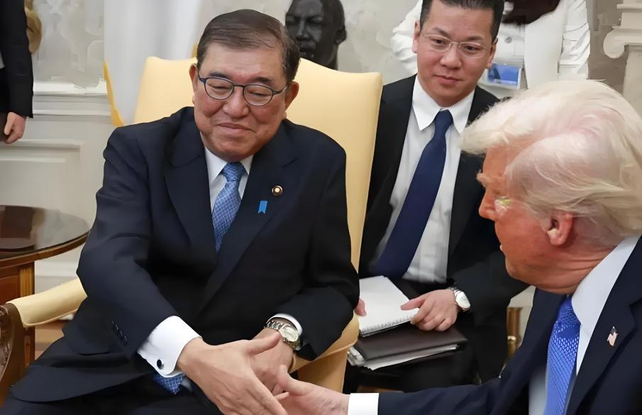 短短2天之内，特朗普就又干了2件蠢事，一件是得罪了欧盟，另一件是得罪了日本！冯