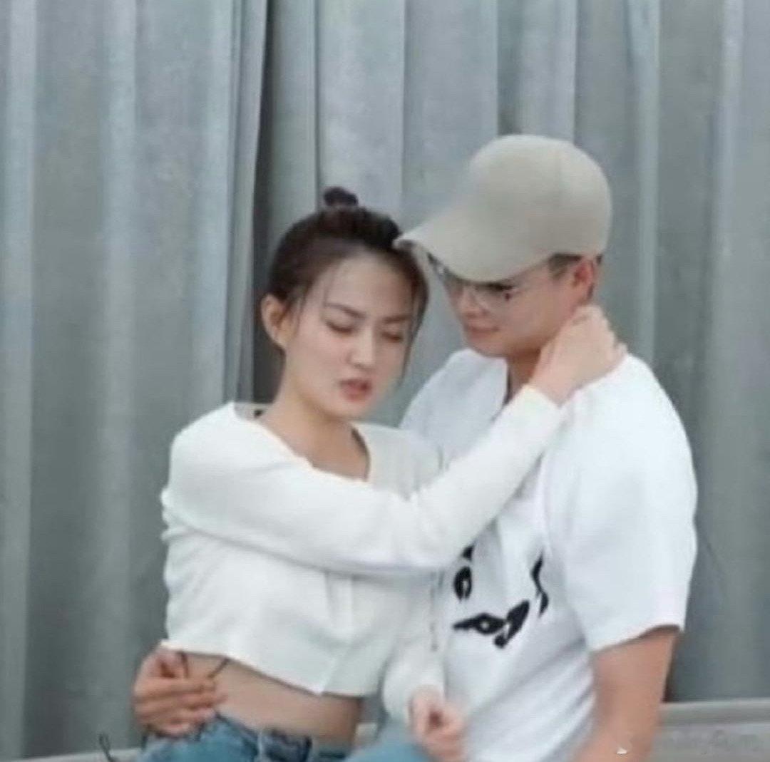 徐璐当时估计头都大了，这手到底松不松啊？这节目咋想啊！​​​