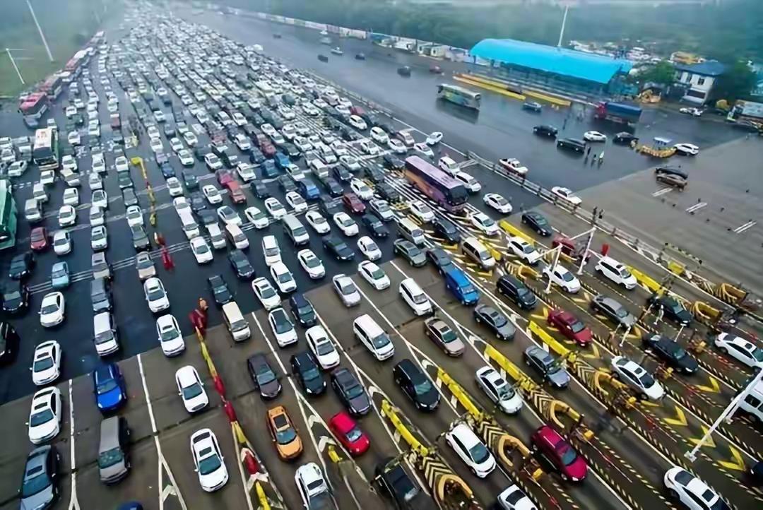 两会交通改革：告别节假日拥堵，中国交通迈向数字精准治理新范式以前一到节假日