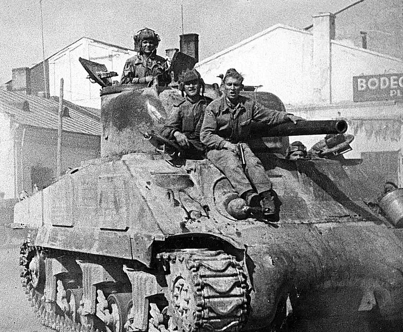 二战坦克兵可怕的回忆:当我们的T-34起火燃烧时，我们会尽可能远离它，然而上级却