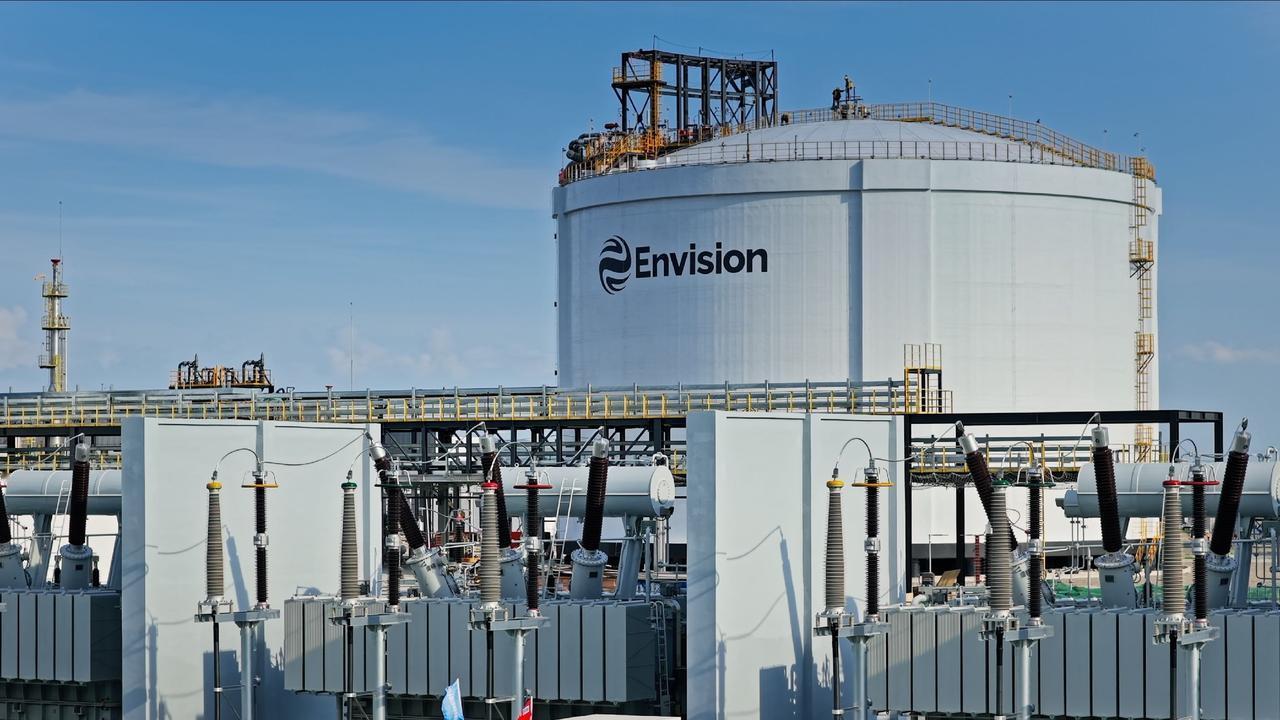 近日，中东局势升温，霍尔木兹海峡的航运不确定性增加，全球油价随之起舞。这让很多人