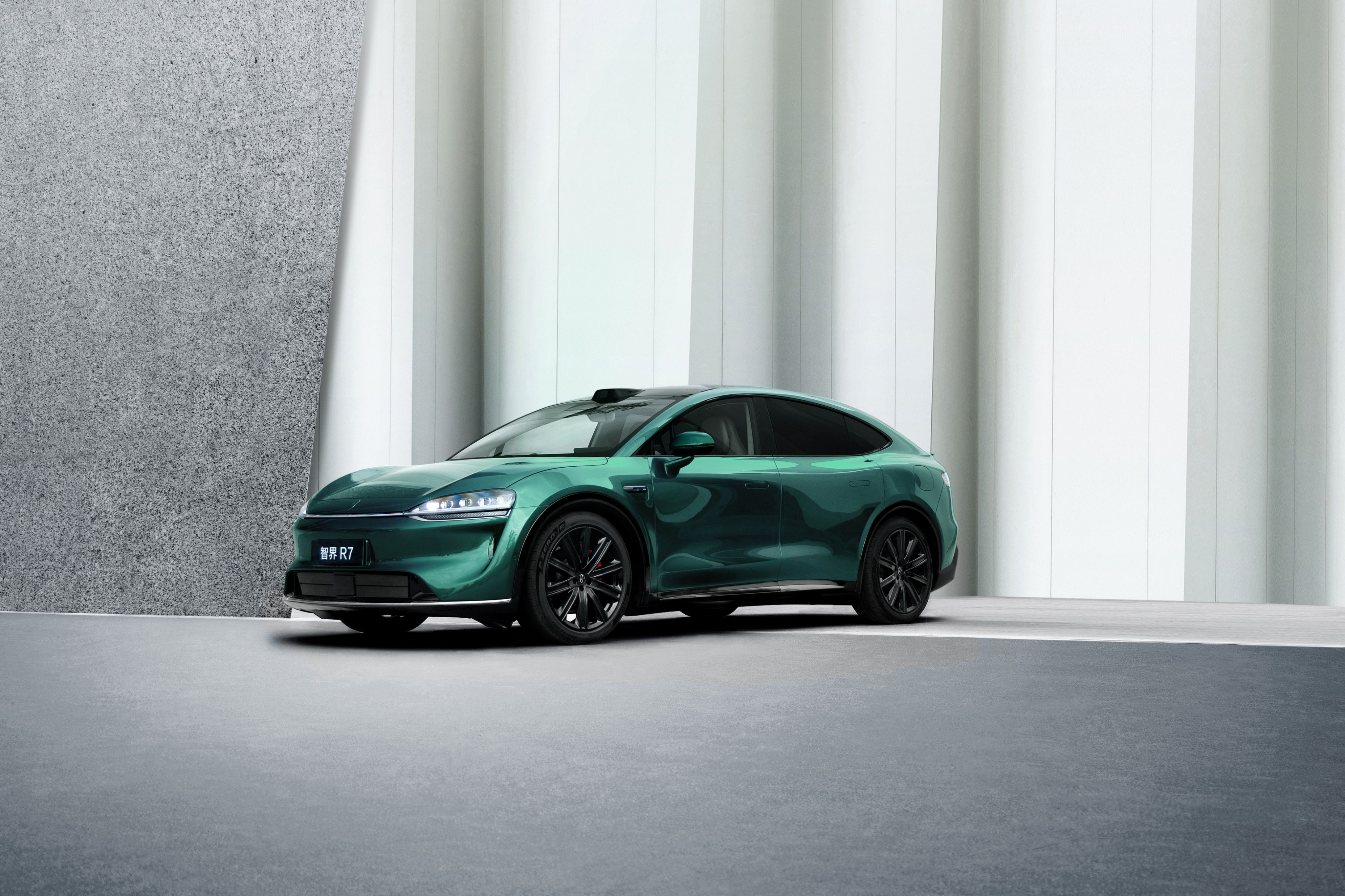 选车到底看啥？新款智界S7&R7的用户反馈给了答案！据杰兰路报告，智界新款净满意