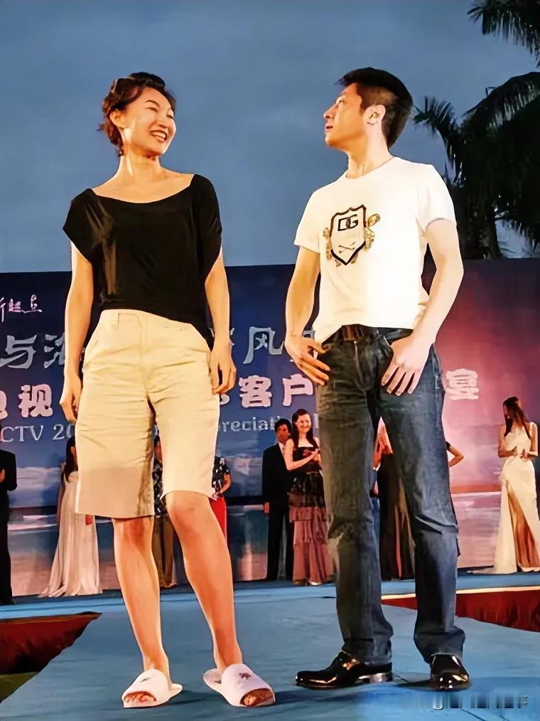 李梓萌是一位身材高挑、多才多艺、大方沉稳、亲切自然的央视主持人、播音员，她身高1