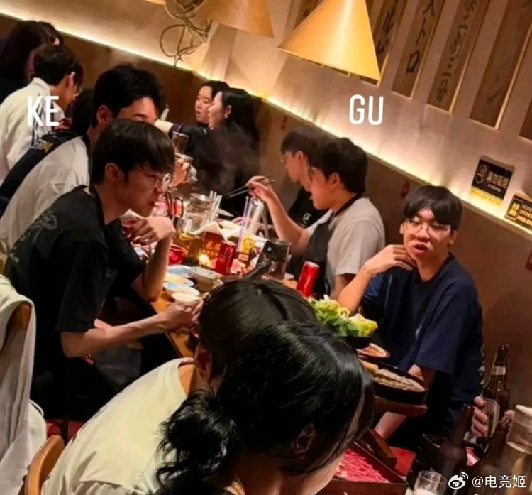 外网网友晒照：Faker、untara、doran在一起吃饭根基需要补强心理医生