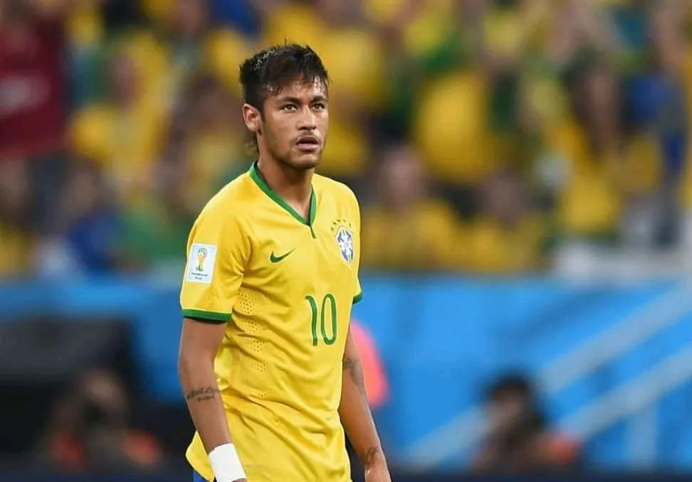 巴西足球记者里佐直言，内马尔总以为可以靠资历入选世界杯大名单，但主帅安切洛蒂选人