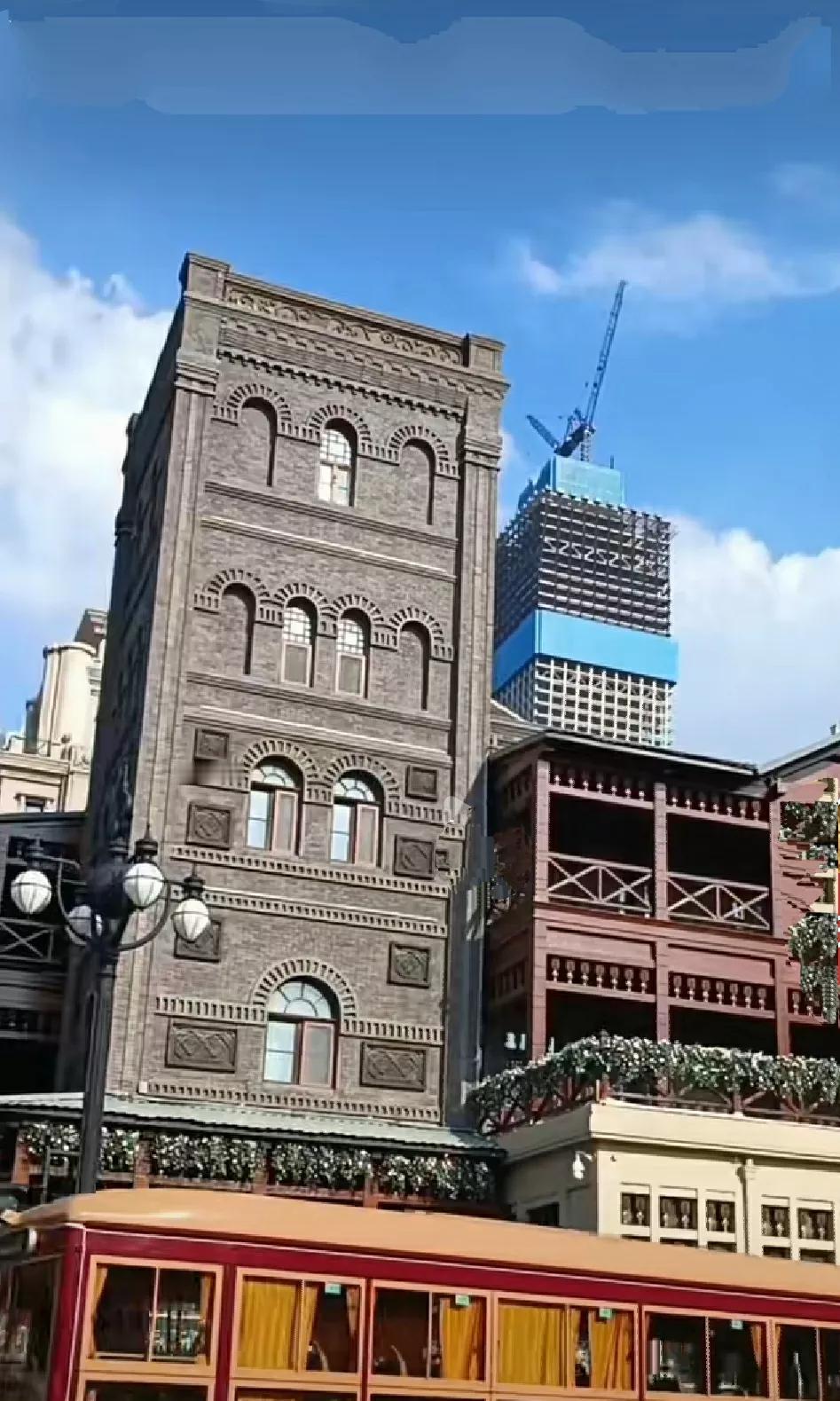 民国时期，真正的贵族子弟最后都穷困潦倒了，因为他们有一个观念：不谈钱，不碰钱！